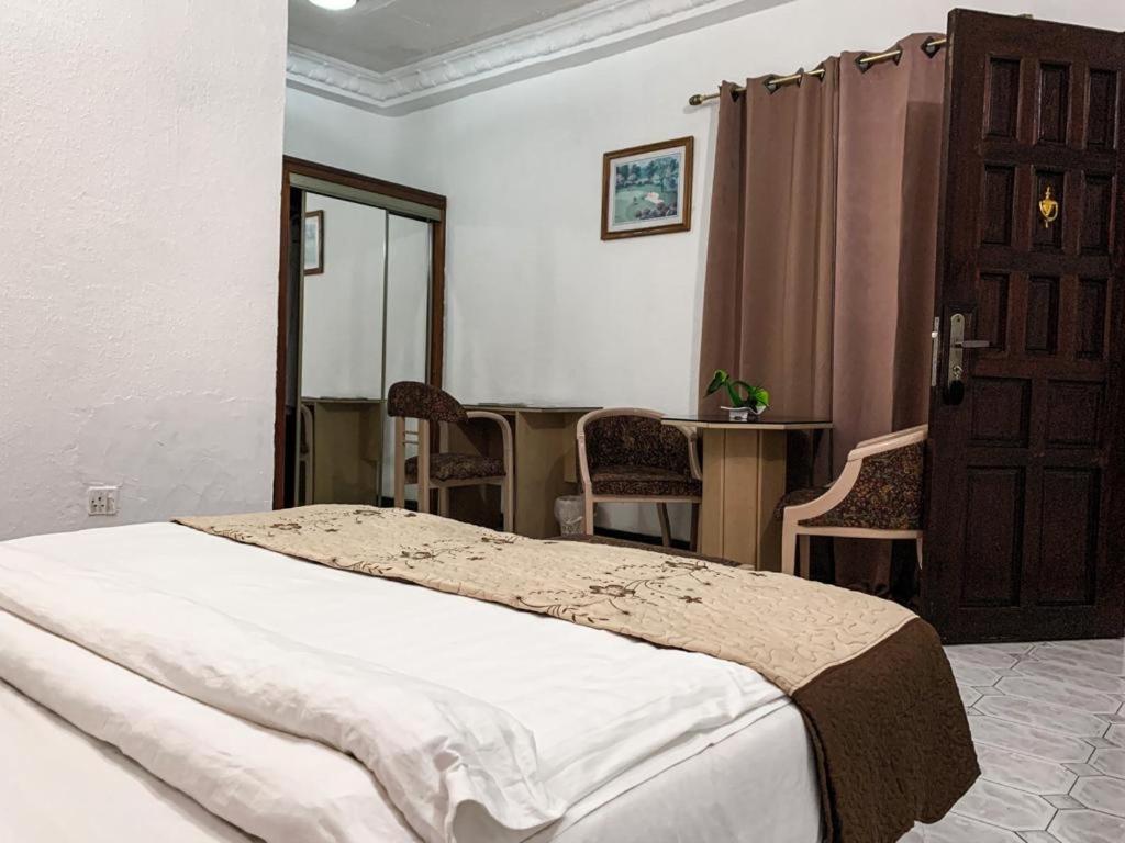 Hill View Hotel West Airport Accra Kültér fotó