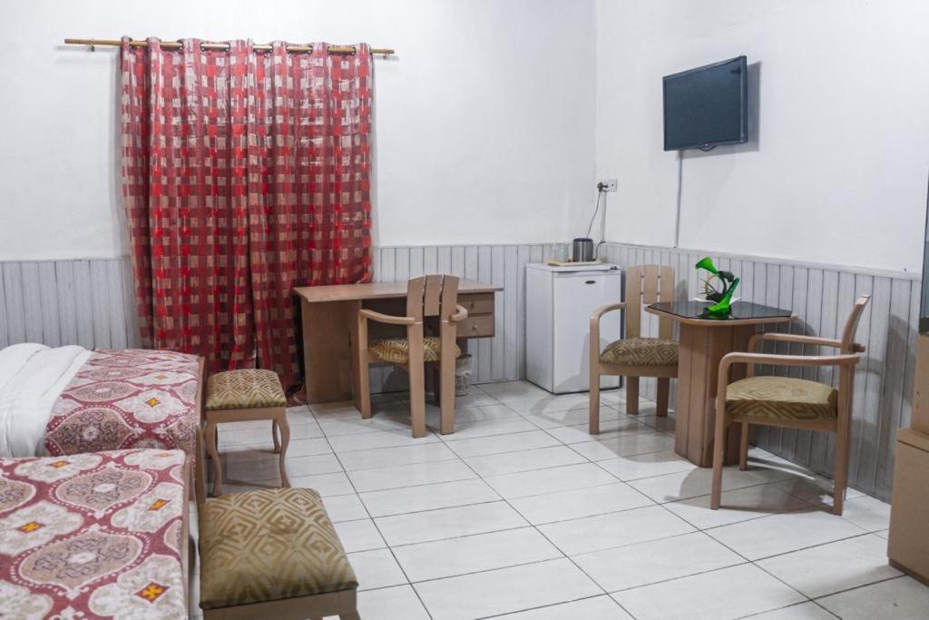 Hill View Hotel West Airport Accra Kültér fotó