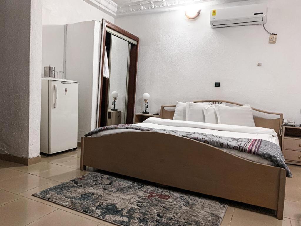 Hill View Hotel West Airport Accra Kültér fotó