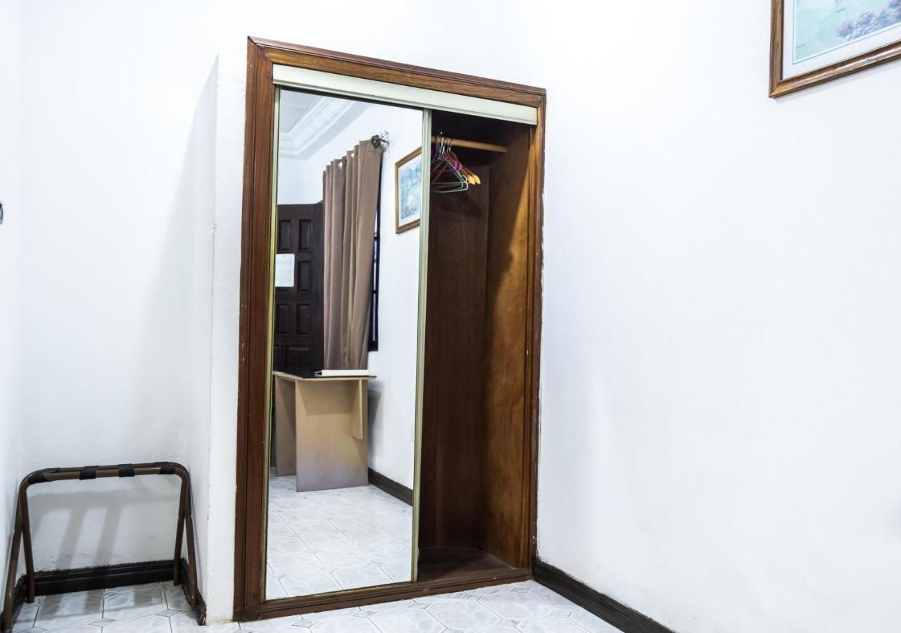 Hill View Hotel West Airport Accra Kültér fotó