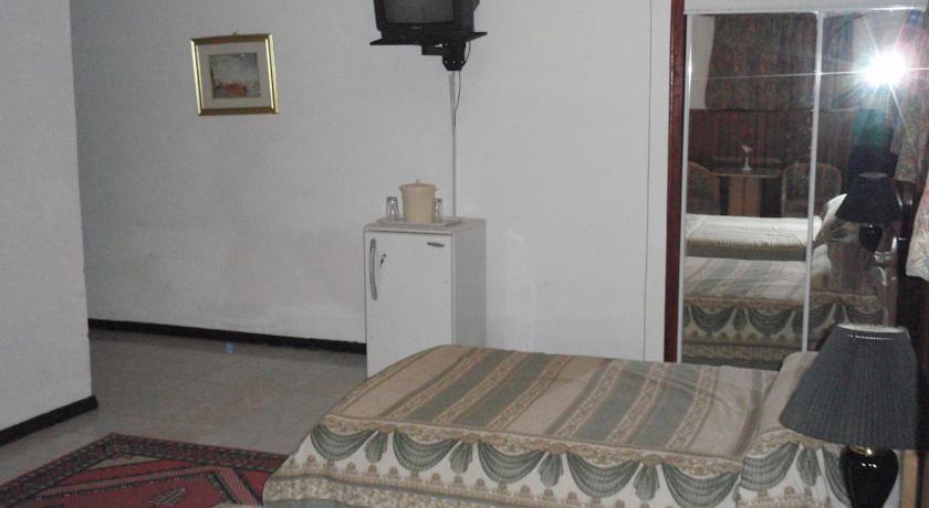 Hill View Hotel West Airport Accra Szoba fotó