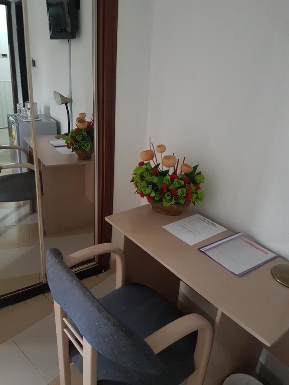 Hill View Hotel West Airport Accra Kültér fotó