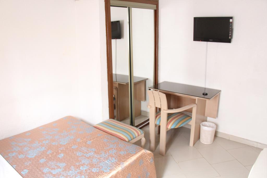 Hill View Hotel West Airport Accra Kültér fotó