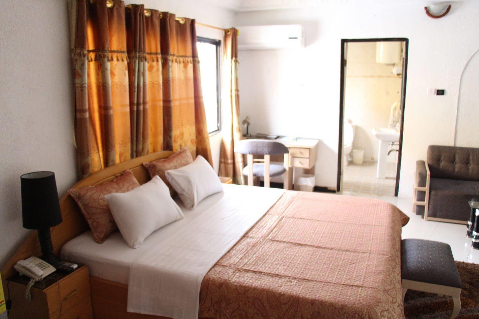 Hill View Hotel West Airport Accra Kültér fotó